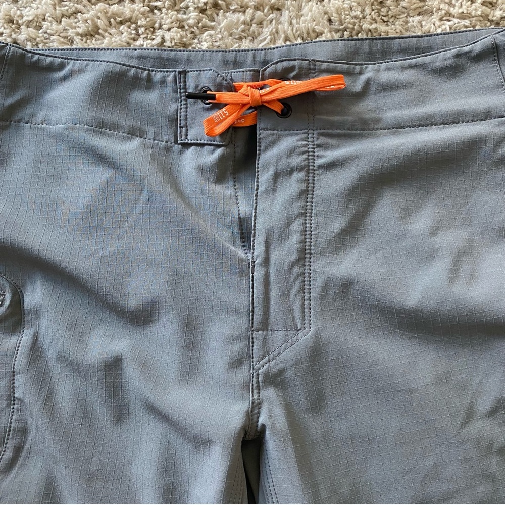 Men’s 5.11 Shorts - Picture 3 of 6